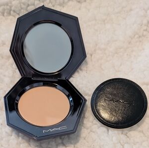 Sheer Mystery Powder Light Medium MAC Cosmetics